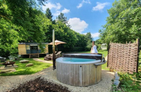 Sanford Escapes - Shepherds Hut & Hot Tub